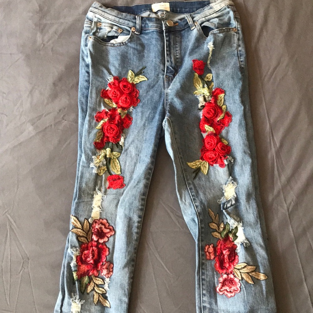 Red Rose Embroidered Jeans🌹